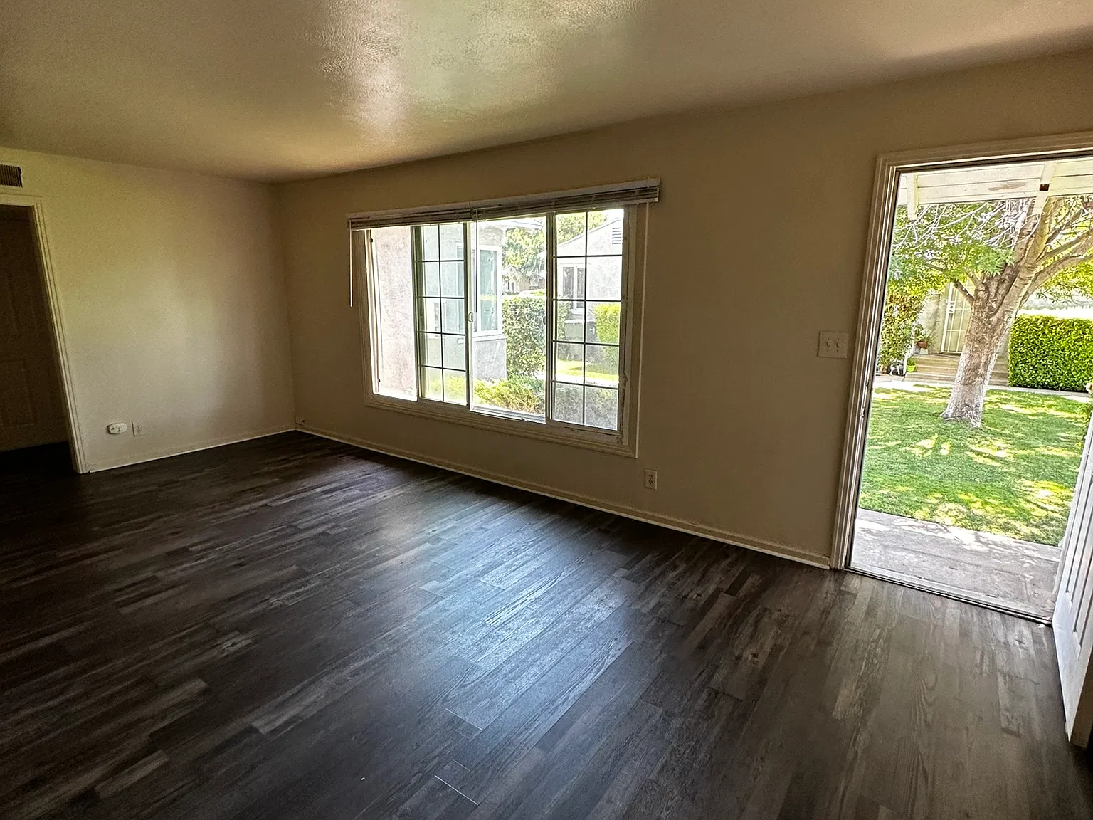 2 bed, 1000 sqft, $1,400 — Photo 1
