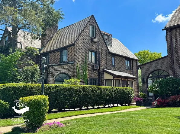 6946 Fleet St, Forest Hills, NY 11375