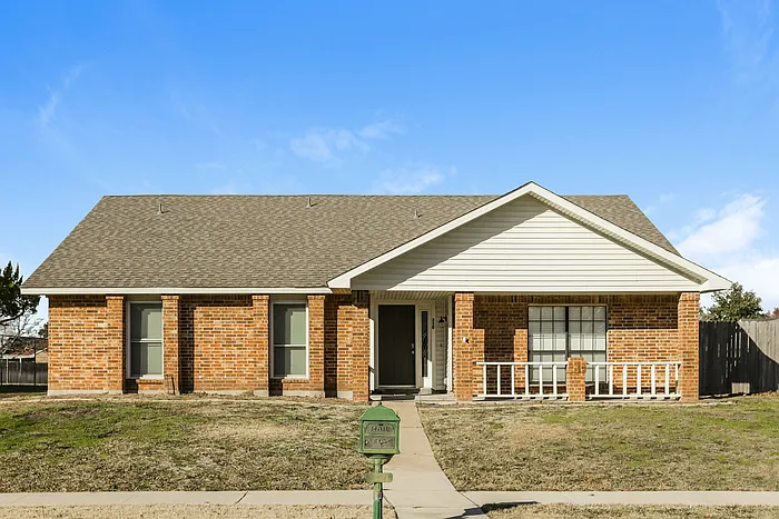 4 bed, 2.0 bath, 2109 sqft, $2,470 — Photo 1