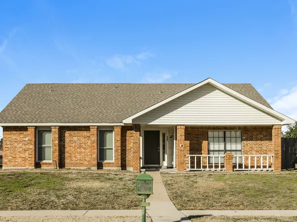330 Hemlock Dr, Grand Prairie, TX 75052