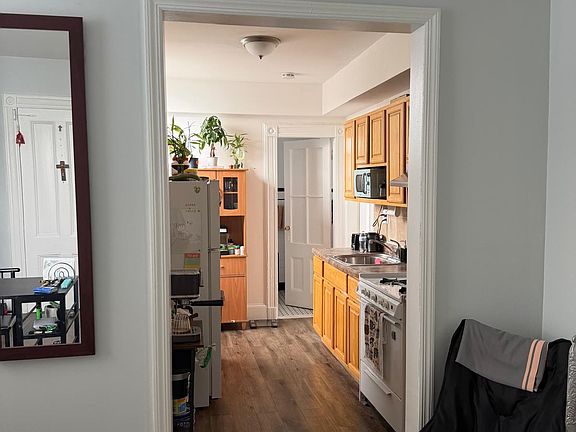 2nd image of 209 41st St #3