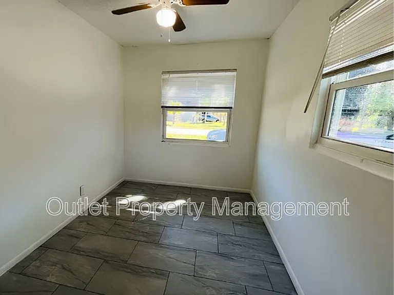 918 E 10th St #918B — Photo 6
