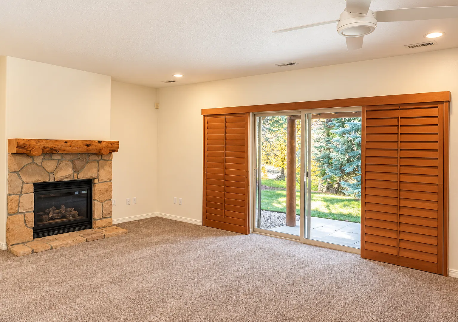 4-Bedroom Home in Brook Hollow Village — Photo 2