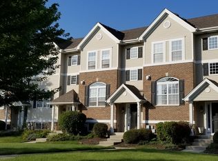 118 Lakeshore Dr, Oswego, IL 60543