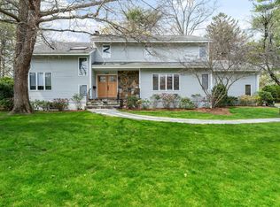 1 Canterbury Rd S, Harrison, NY 10528