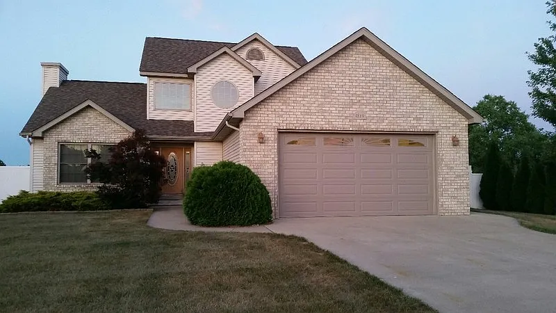 4819 Northridge photo 1