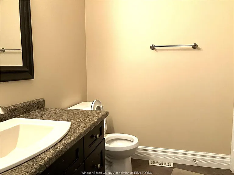 4523 Helsinki Cres — Photo 7