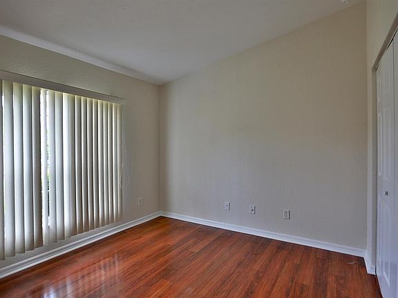 5th image of 10435 SW 45th Ct