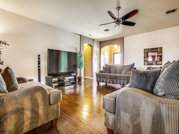 4th image of 207 Rockbrook Dr