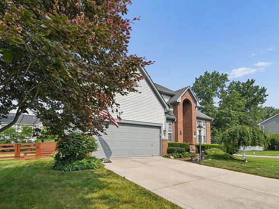 4th image of 1051 Celosia Ct