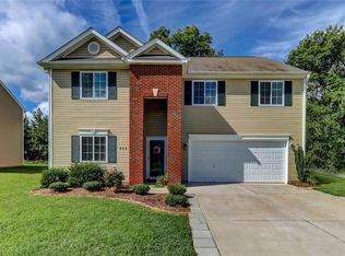 200 Walnut Crossing Dr, Whitsett, NC 27377