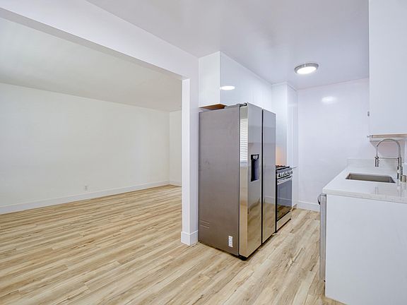 2nd image of 313 N Genesee Ave #3