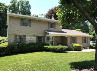 27 Stonecroft Dr, Easton, PA 18045