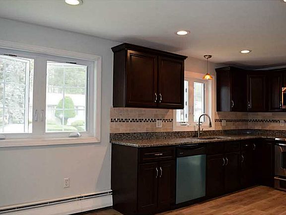 4th image of 9 Benjamin Dr