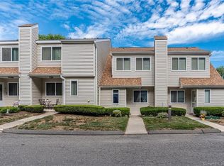 6 Macintosh Ln #6, Ansonia, CT 06401