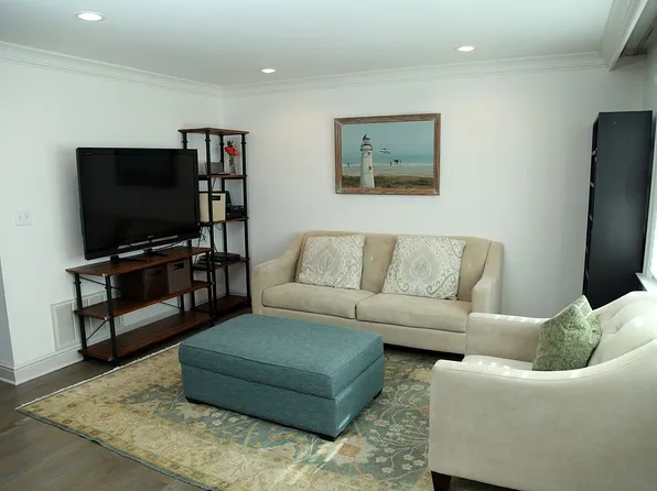 51 Heritage Hill Rd, New Canaan, CT 06840