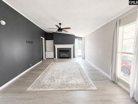 5th image of 150 Crestwood Arch