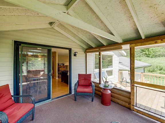 5th image of 657 Deerwood Dr