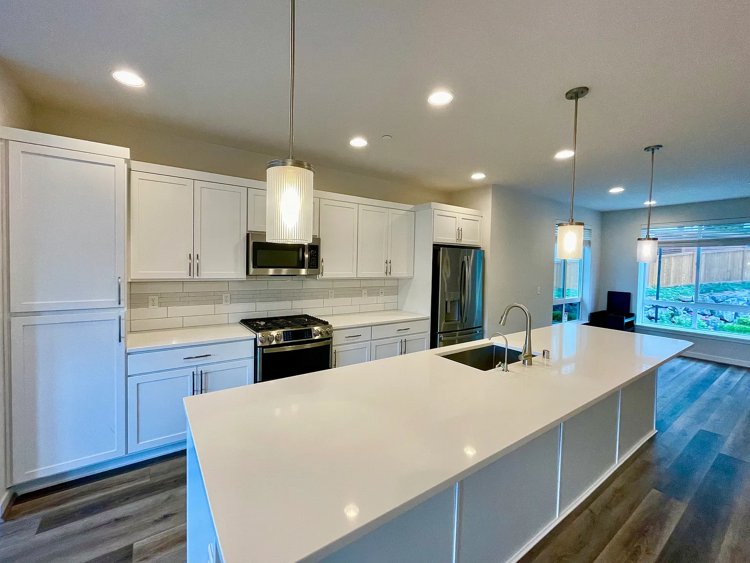 3 bed, 1596 sqft, $3,550 — Photo 3