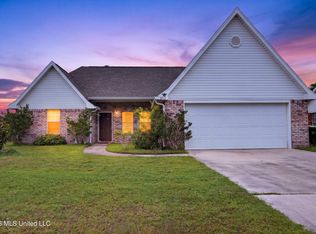 2212 Paula Cir, Ocean Springs, MS 39564