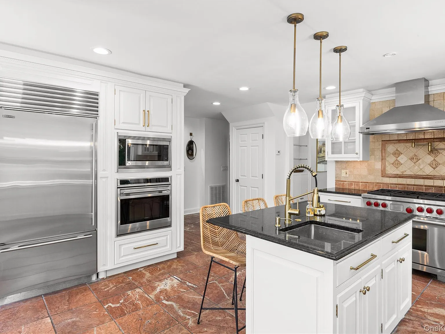 5 bed, 3.5 bath, 4000 sqft, $8,000 — Photo 3
