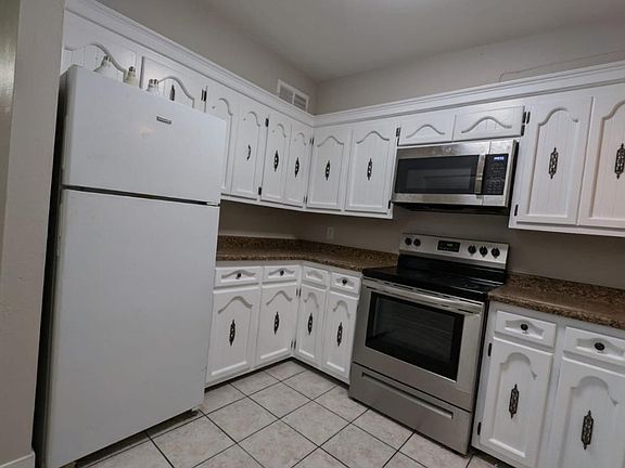 2nd image of 317 N Lesueur APT B