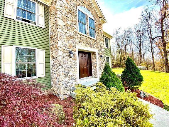 2nd image of 11 Colbon Ln