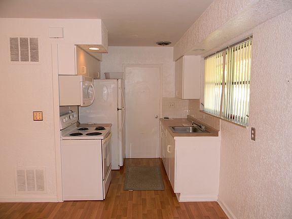 5th image of 2641 NE 32nd St