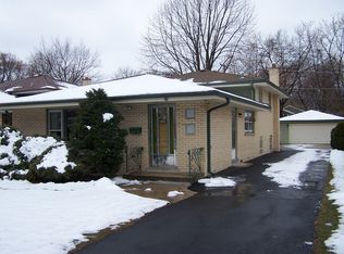 220 S Mount Prospect Rd, Mount Prospect, IL 60056