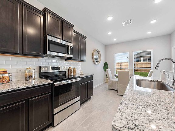 4th image of 748 Jersey Ct