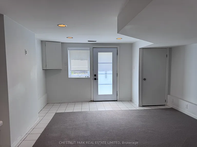 10 Wroxeter Ave #LOWER — Photo 8