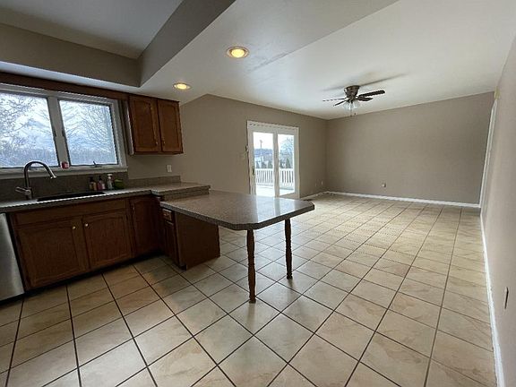 3rd image of 1503 Christman Dr