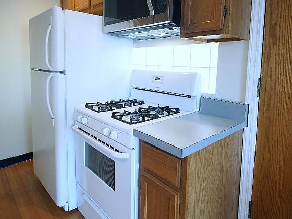 5th image of 3063 N Clybourn Ave APT 2