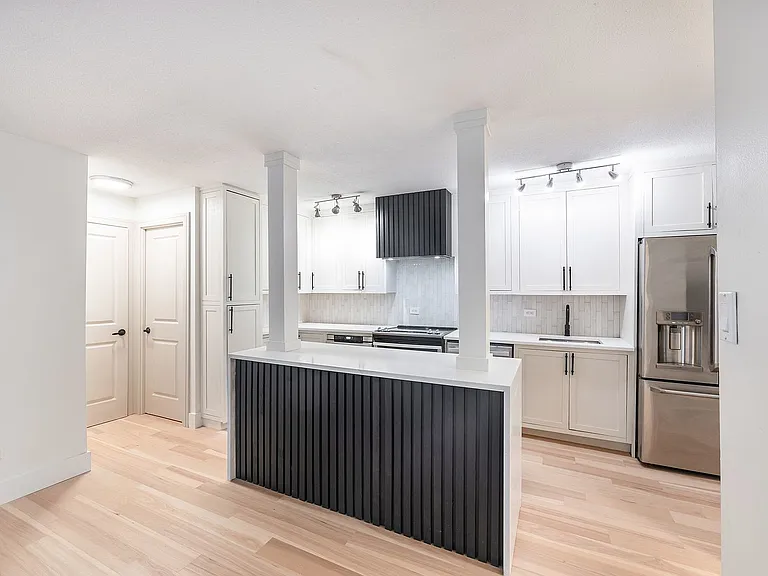 1339 N Dearborn St #2B — Photo 8