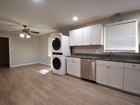 5th image of 4021 Village Dr