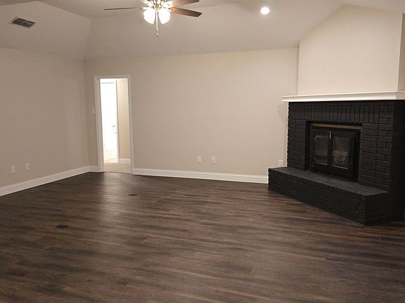 5th image of 413 Diamondhead Dr