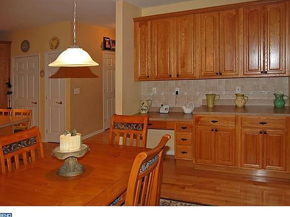 5th image of 203 Oak Creek Cir