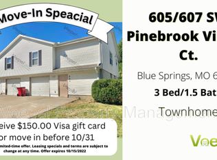 605 SW Pinebrook Village Dr, Blue Springs, MO 64015