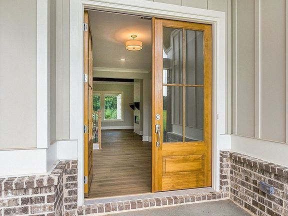 3rd image of 133 Twin Oaks Dr