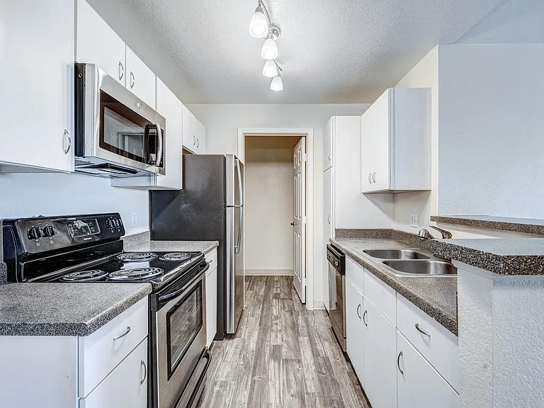 Pavilions at Silver Sage Apartments — Photo 47
