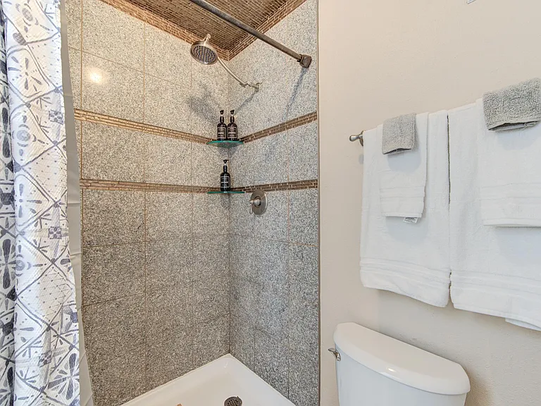 5950 Arncliffe Dr — Photo 9