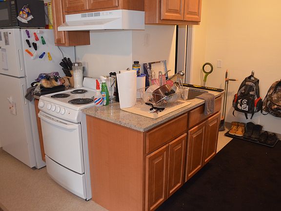 3rd image of 1050 Hancock St APT C8