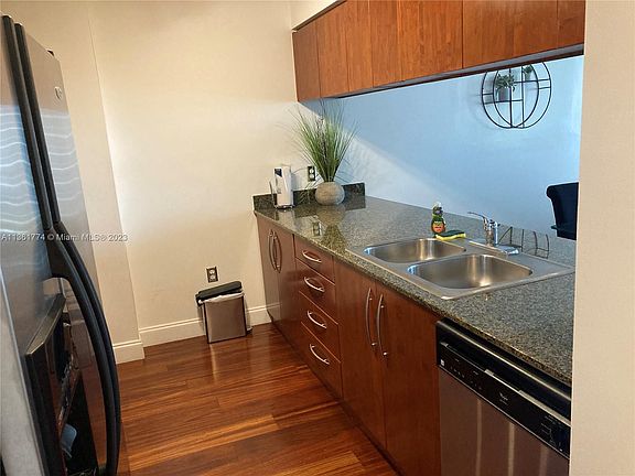 3rd image of 1200 Brickell Bay Dr APT 2722