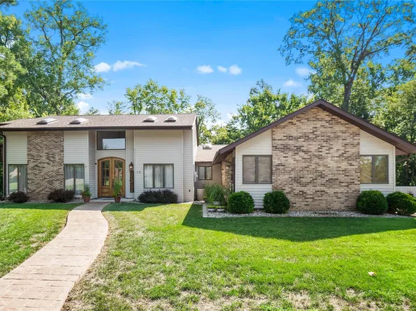 10 Holly Ridge Ct, Swansea, IL 62226