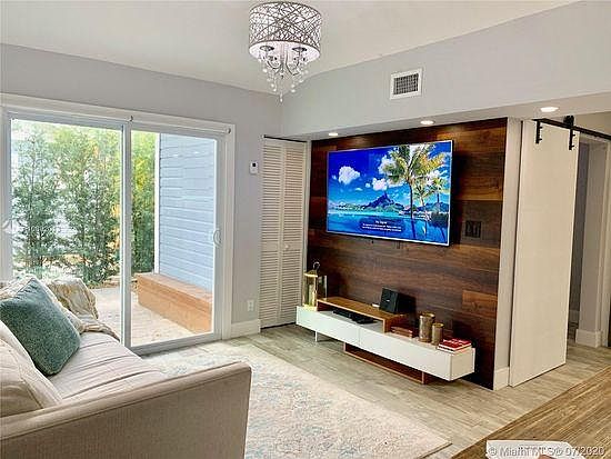 2nd image of 800 N Victoria Park Rd #1777