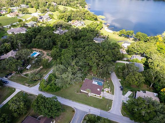 4th image of 1220 Country Club Rd