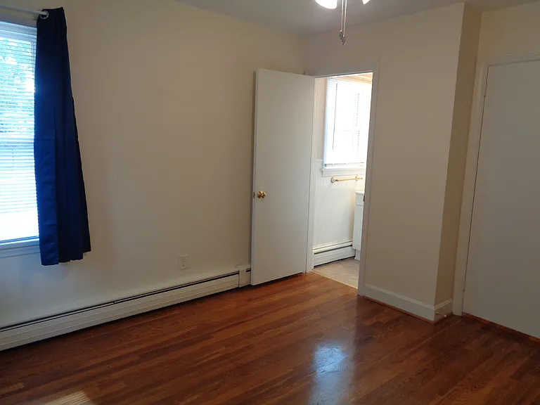 1302 Miller St — Photo 15
