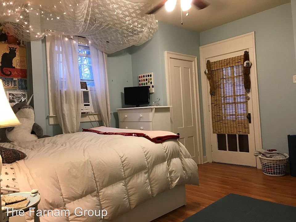 1st image of 137 Nicoll St #2