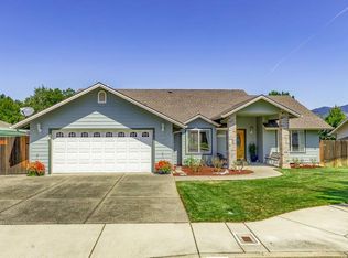 834 Idle Ct, Grants Pass, OR 97527