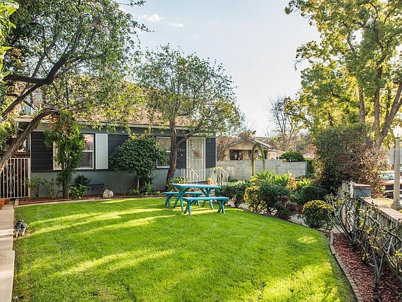 2nd image of 3208 Sherwood Ave